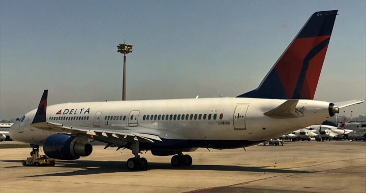 Delta Flight DL275 Diverted LAX: Full Story & Timeline